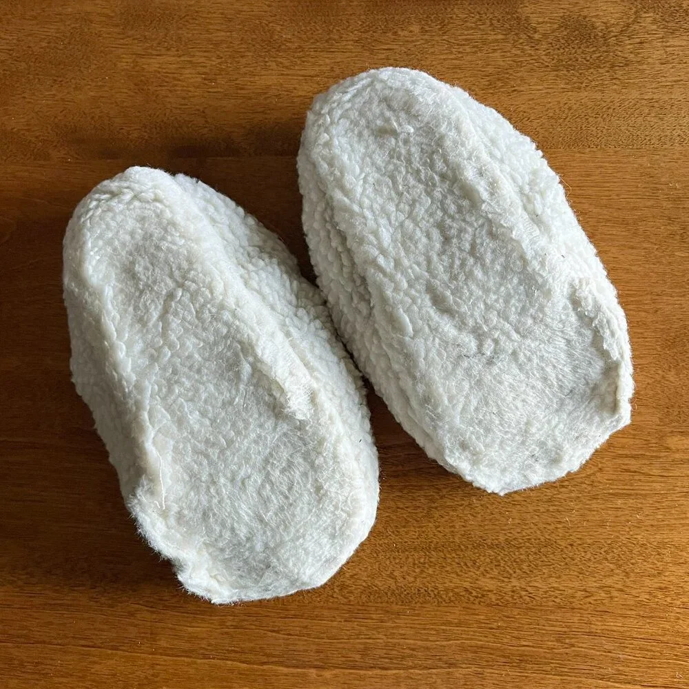 Old Navy plush panda slippers 1-2